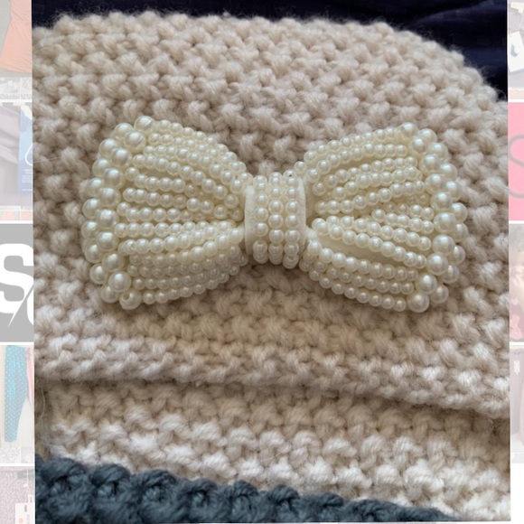 Set of 2 Hand Made Knitted Hats with Pearl Bowties Winter Boutique Unique - Picture 3 of 3